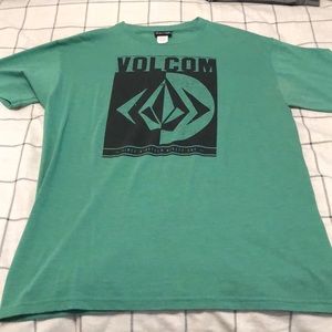 Volcom shirt size medium